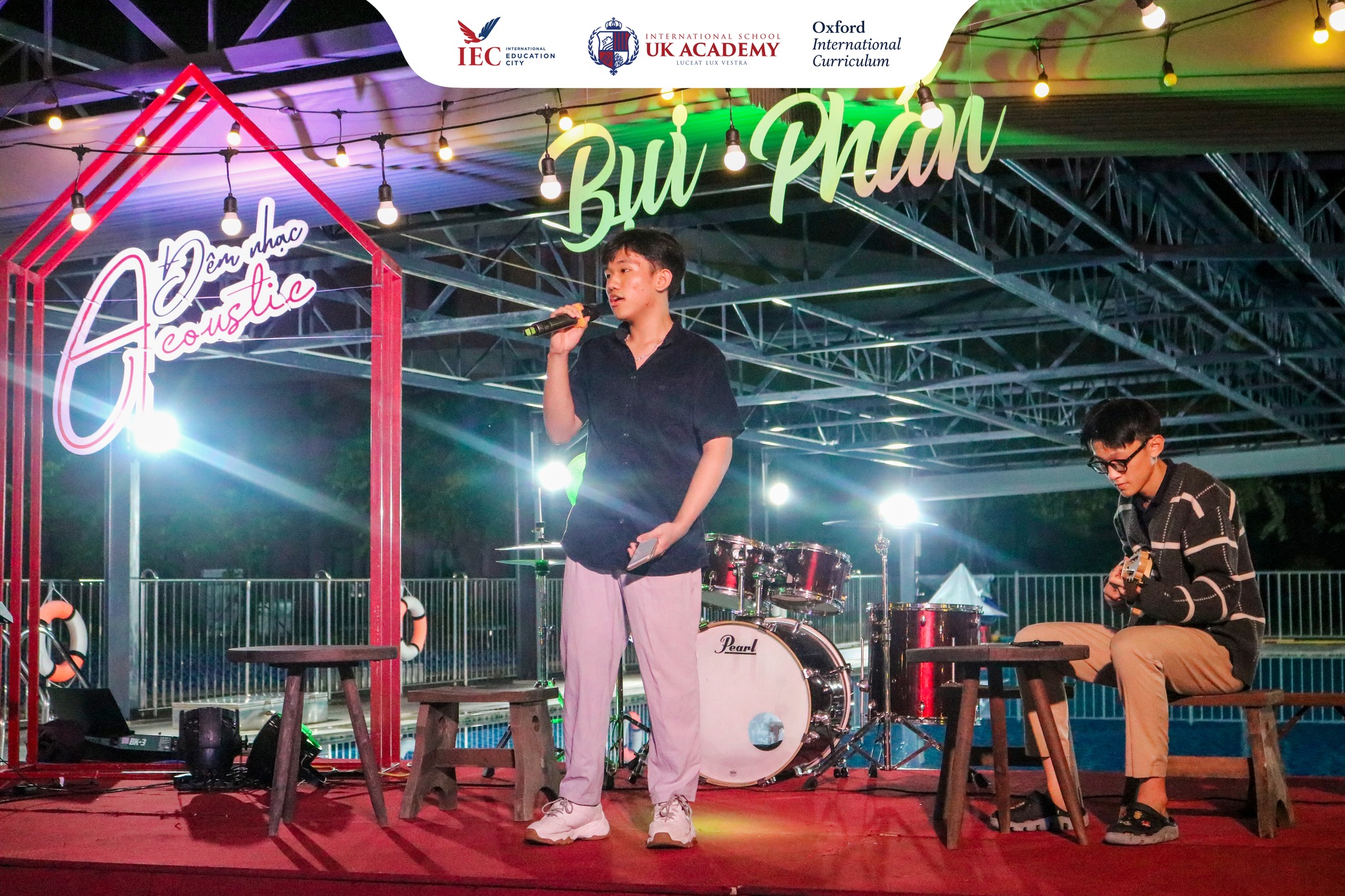 LẮNG ĐỌNG TRONG ĐÊM NHẠC ACOUSTIC “BỤI PHẤN”